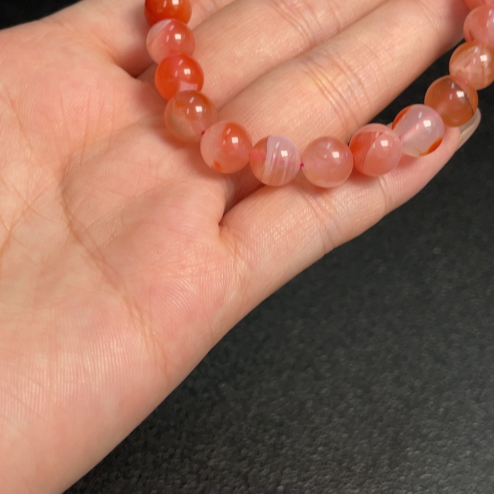 C31621019 Red Agate Bracelet with Visible Organic Inclusions, Total Weight Approx. 18.16g, Bead Size 8.2mm
