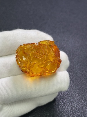 C30510271 Amber Beeswax Pendant with Colorless Coating, Total Weight Approx. 10.71g