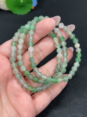 H40767979 非洲翠(独龙玉)手串 卡5.7mm左右 货品总重约26.7g