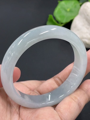 F42974158 翡翠正圈手镯 货品总重约48.4g 53.4圈口