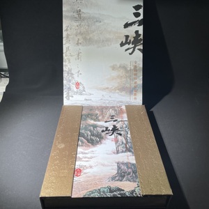 Q41943175 三峡全真丝绸珍藏版邮票册