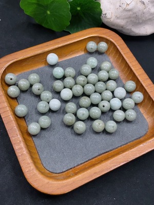 F35128335 Jadeite Beads Sell as a Lot Quantity 30+ Total Weight 39g