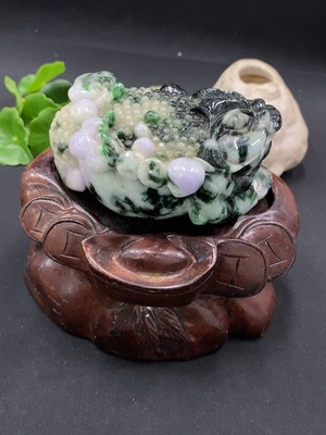 F35091647 Jadeite Gold Toad Ornament with Other Mineral Components, with Base, Total Weight Approximately 478.13g, Base Excluded