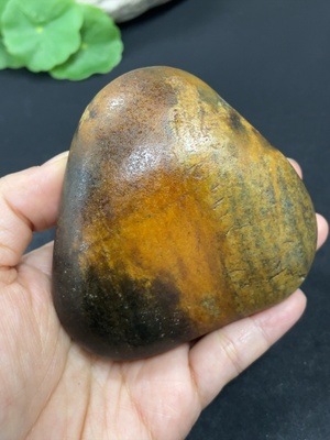 H46559547 和田玉    货品总重约320g     皮色成因未定    含其他矿物成份