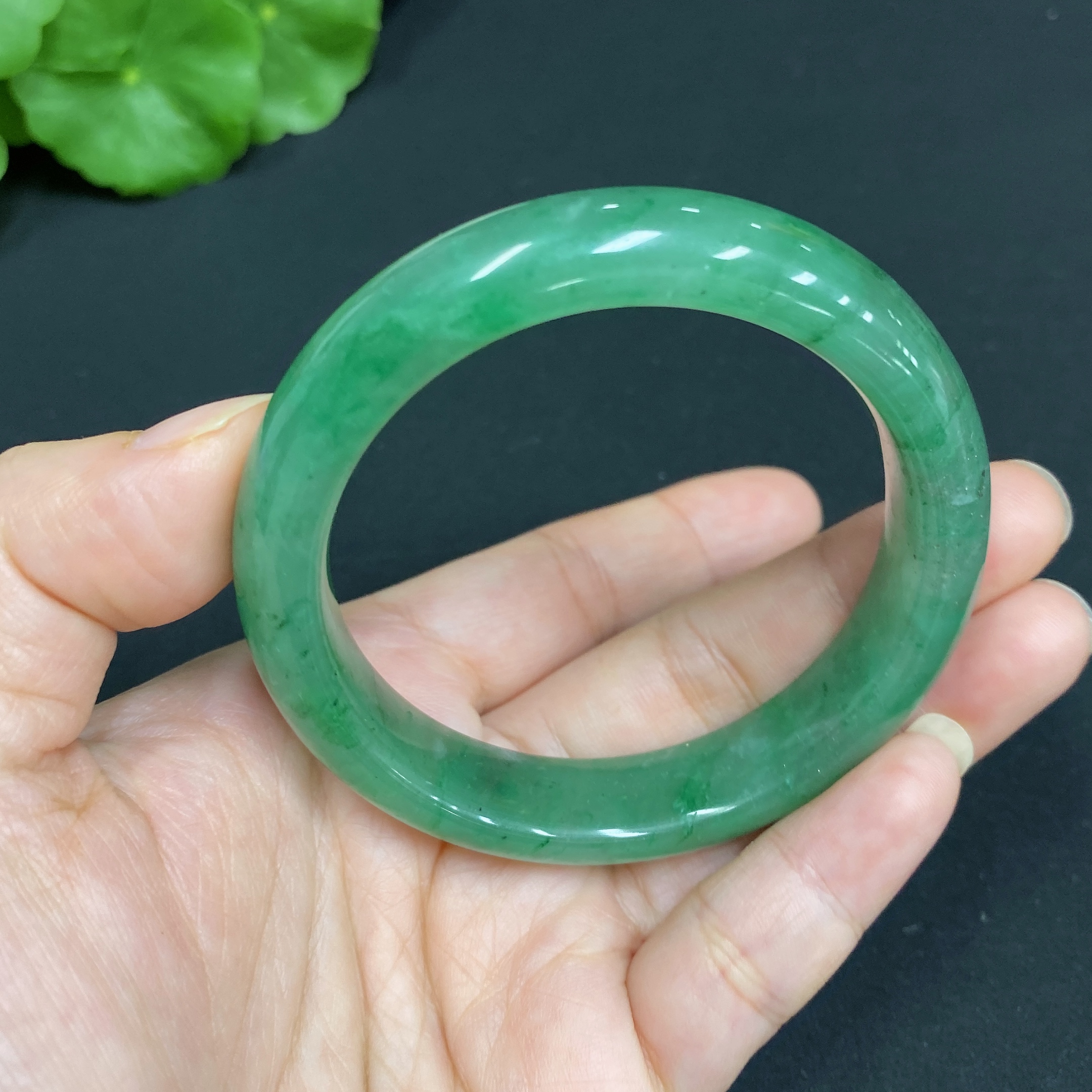 H34015236 African Emerald (Dulong Jade) Round Bracelet