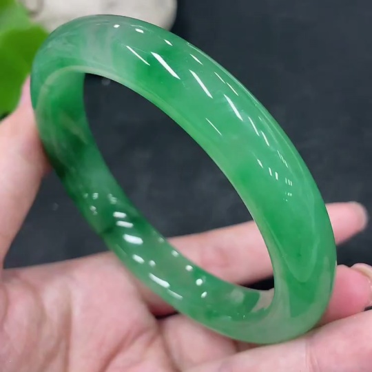 H31581423 African Emerald (Dulong Jade) Round Bracelet