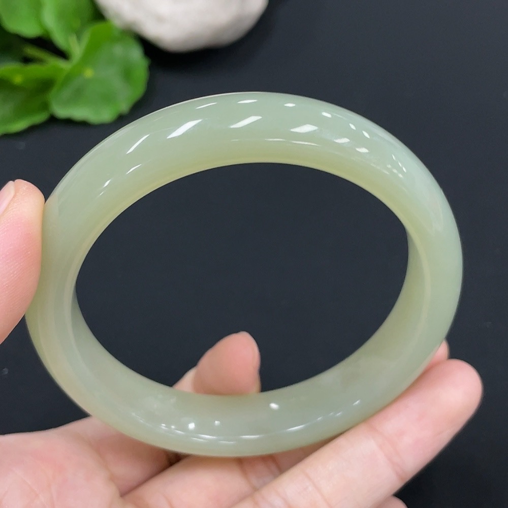 H26040830 Hetian Jade Round Bracelet, Size 58.6, Total Weight Approx. 56.7g