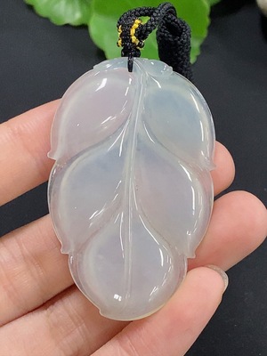 F42969385 翡翠叶子挂件 货品总重约17.3g
