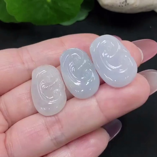 F34982632 Jadeite Ruyi Pendant Sell as a Lot