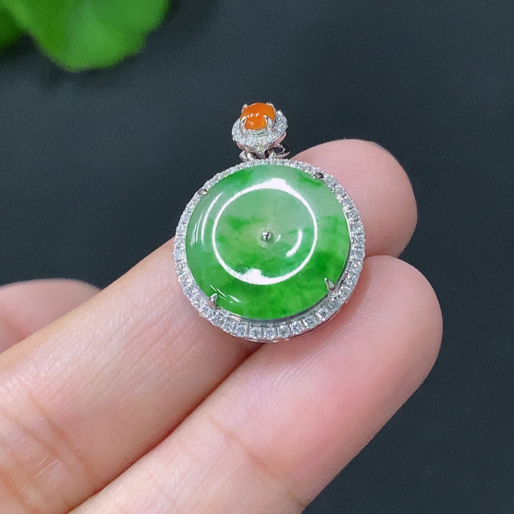 F21402087 JadeitePeace Button Pendant in 18K Gold Setting with Yellow Beads (Color Origin Undetermined) Total Weight Approx. 3.2g