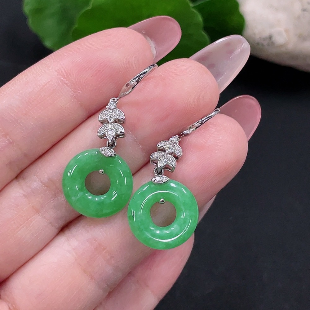 F34013417 Jadeite earrings pair 18K gold total weight approx. 4.5g (with diamond accents)