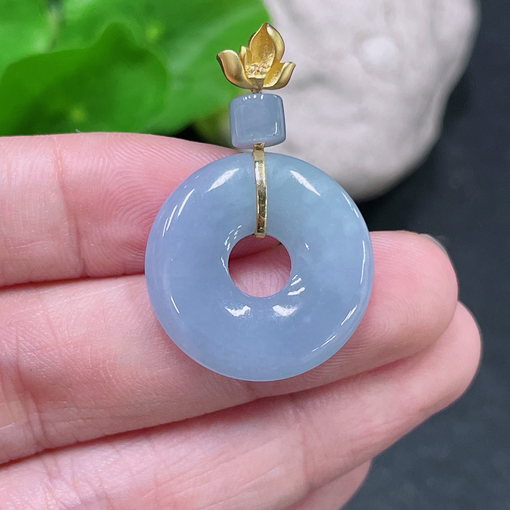 F33864716 Jadeite Pendant with 18K Clasp Total Weight Approx. 4.47g