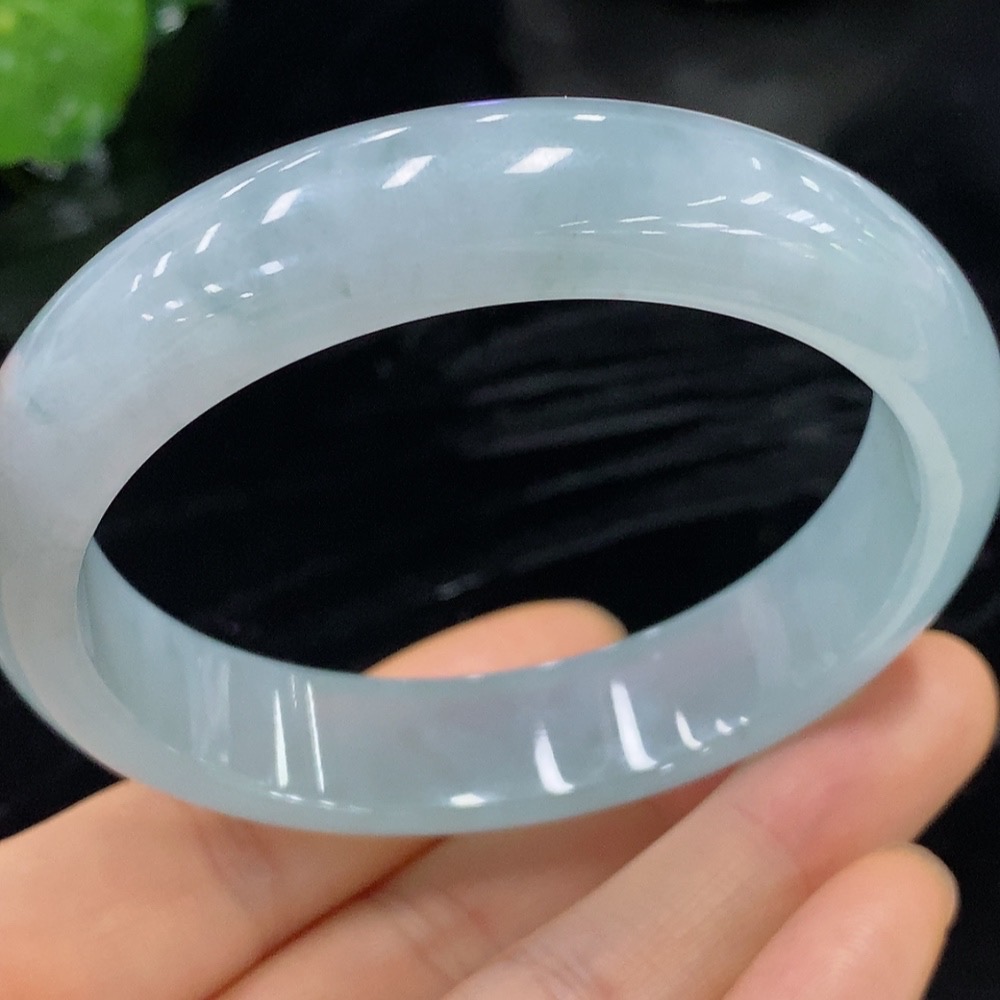 F26028050 Jadeite Round Bangle