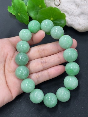 F41934515 翡翠手串 卡14.5mm左右 货品总约重79.18g