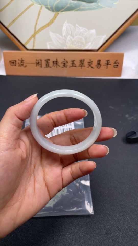 F33835074 Imperial Concubine Jadeite Bangle 55.3/49.6 loop size total weight approx. 38.14g