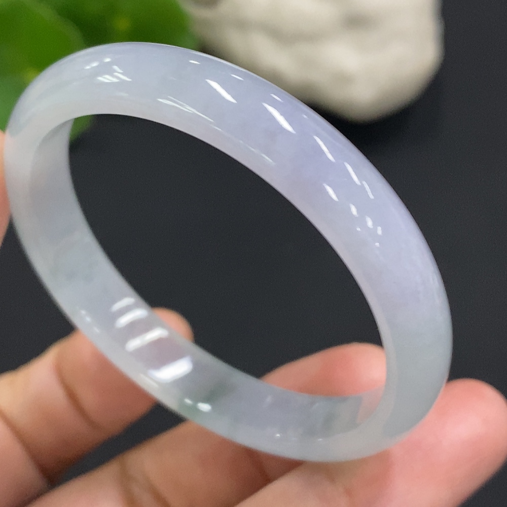 F31684588 Jadeite regular bangle, size 46, total weight approximately 20.3g