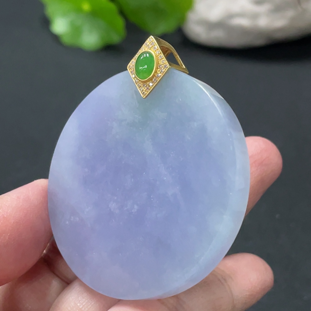 F34978090 Jadeite Plain Pendant with 18K Gold Clasp and Diamond Accents, Total Weight Approx. 33.5g