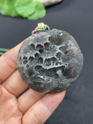 H40765688 和田玉挂件   山水    货品总重约（含绳）50.5g  配珠非和田玉