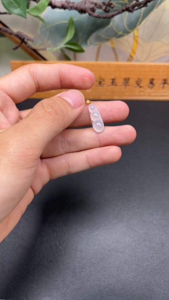 F34012260 Jadeite Lucky Bean Pendant 18K Gold Total Weight Approx. 1.2g