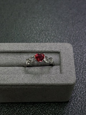 C30541700 Garnet Inlaid Ring Non-Gold Setting Adjustable Shank Total Weight Approx. 1.62g