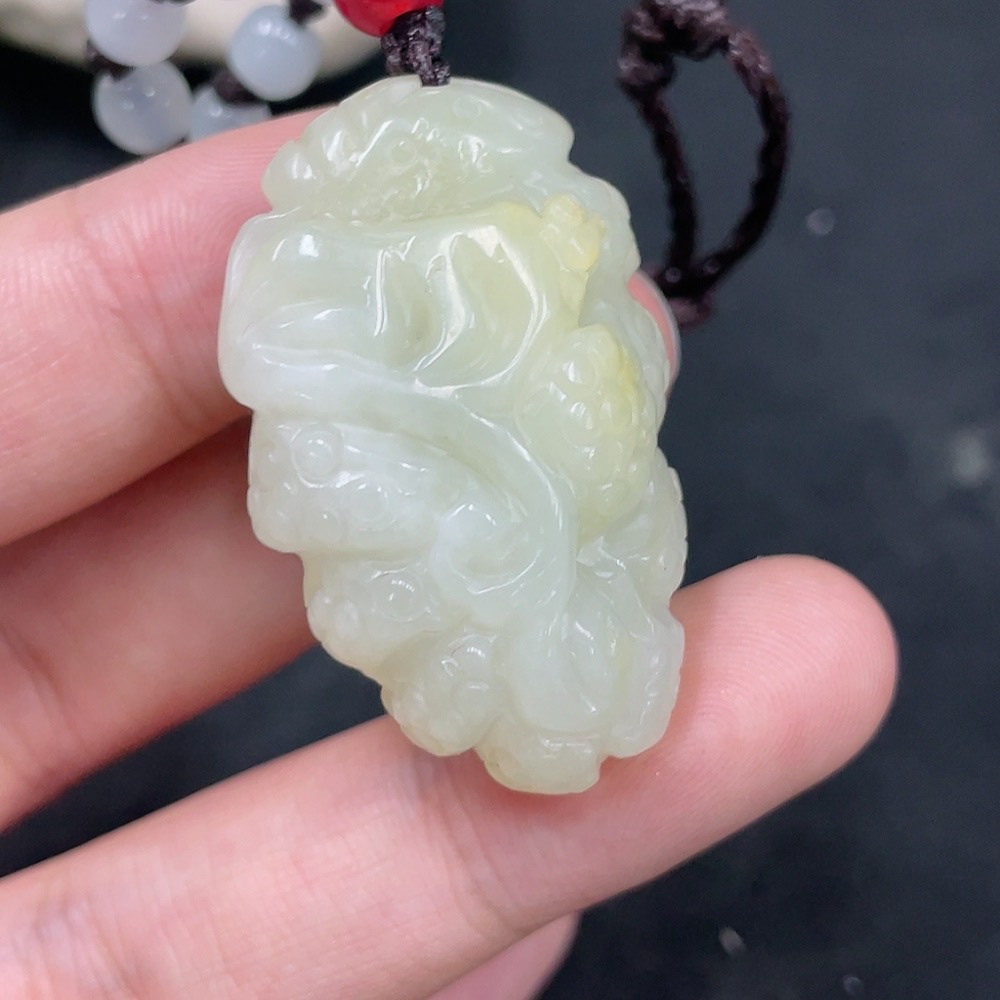 H31635940 Hetian Jade Pendant, Undetermined Skin Color Origin, With Non-Hetian Jade Beads, Total Weight (Including Rope) Approx. 18.2g