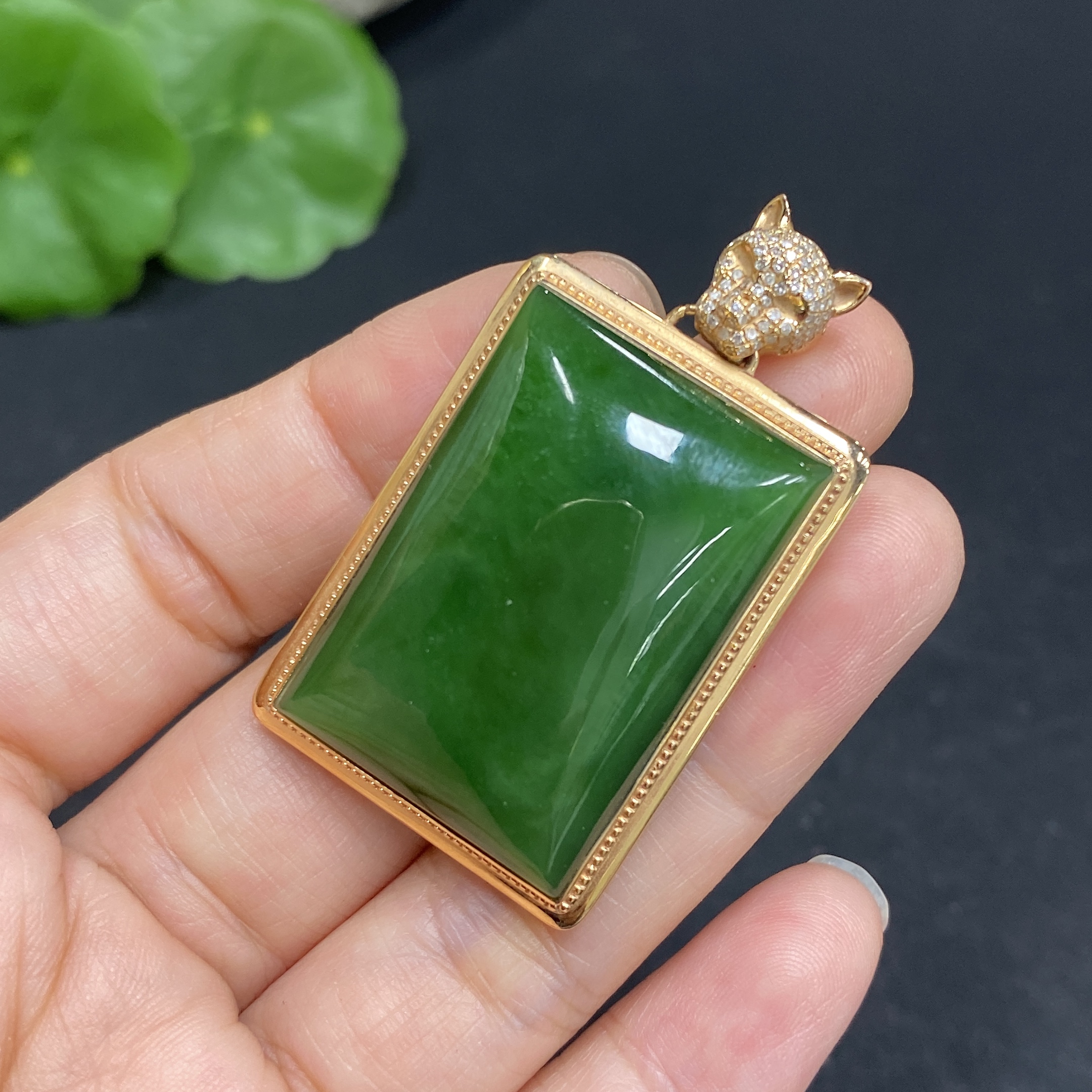 H32814224 Hetian Jade Inlaid Plain Pendant with 18K Gold and Diamonds, Total Weight Approx. 15.3g