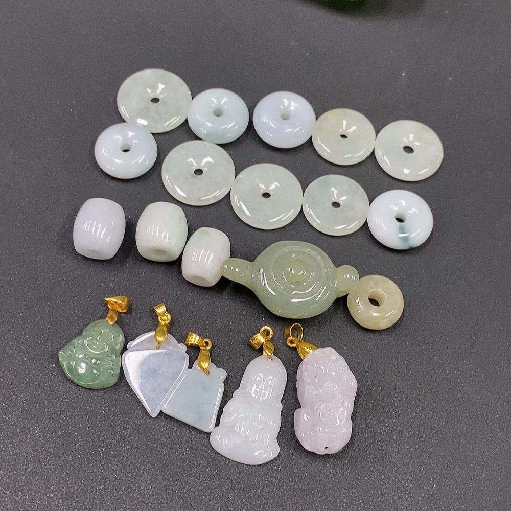 F14571884 Jadeite pendant non-gold inlaid