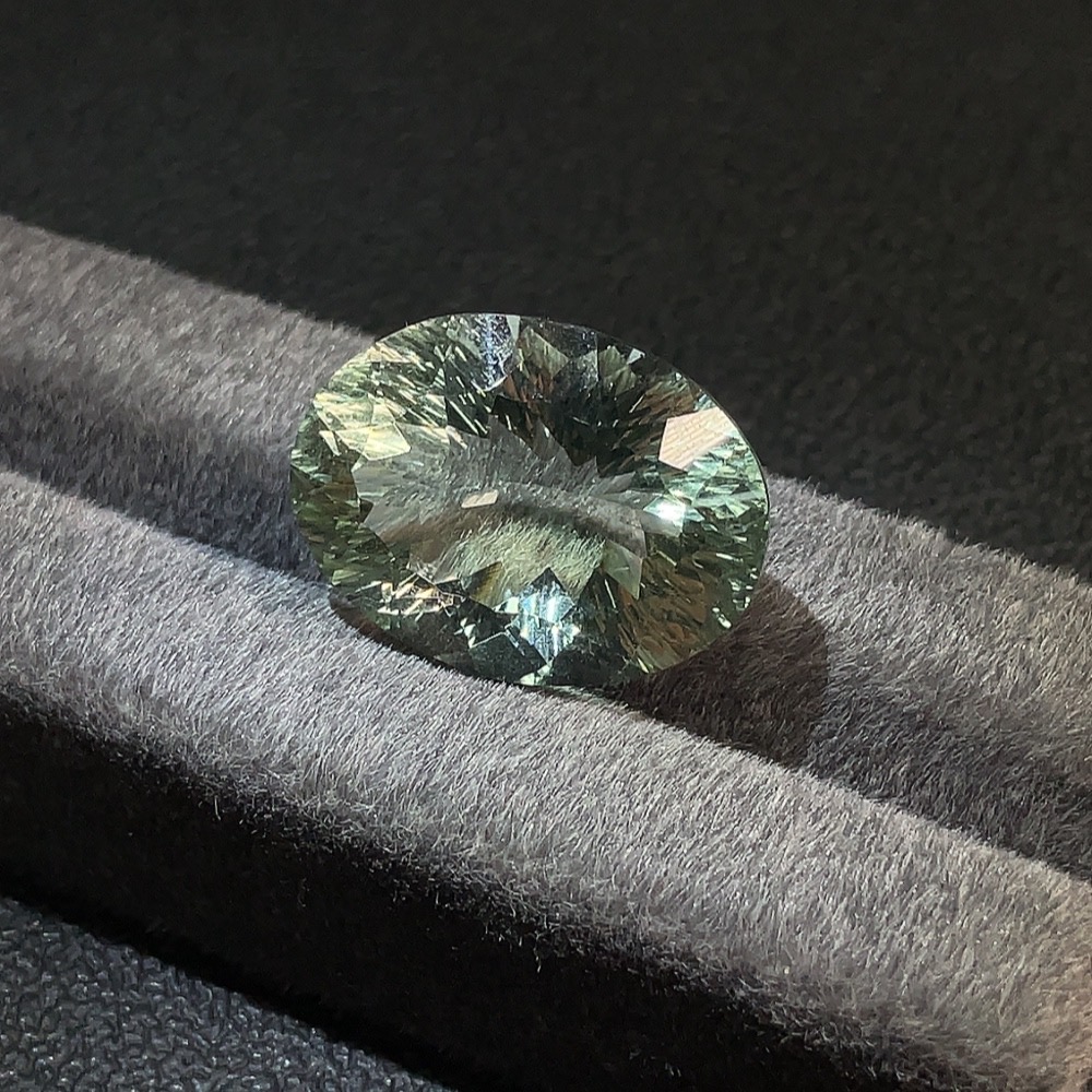 C24797260 Crystal Rough Stone Total Weight Approx. 37.27ct