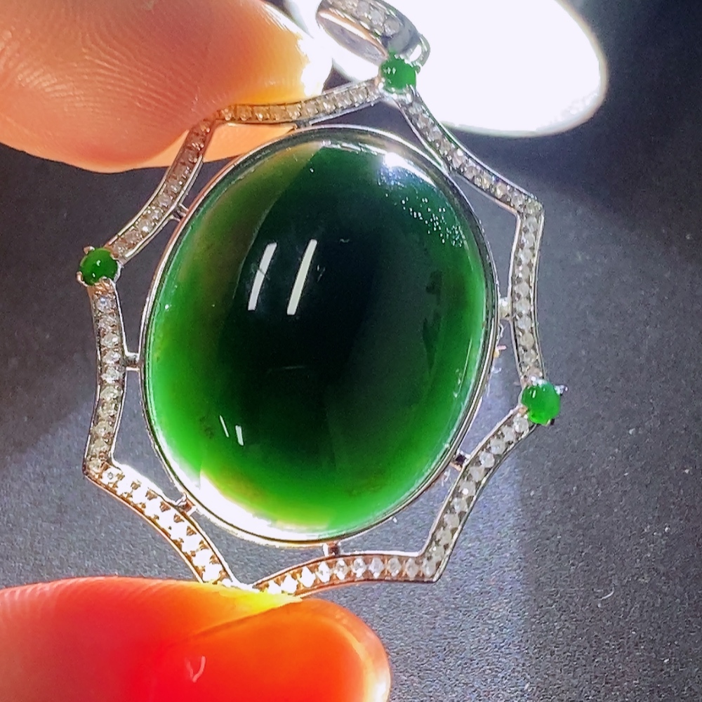 F35088181 Jadeite Bezel-set Cabochon Pendant in 18k Gold with Diamond Accents, Total Weight Approx. 5.425g