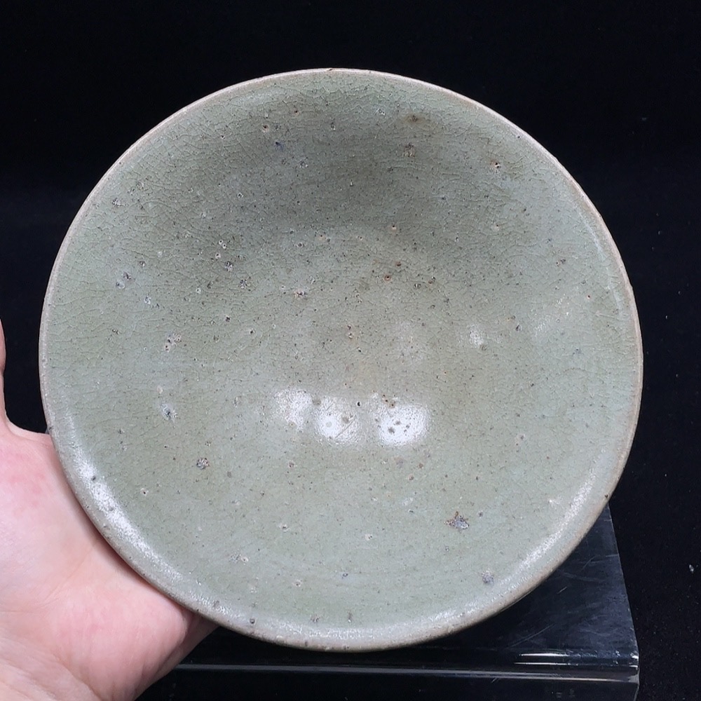 W32765736 Porcelain, intact, celadon conical bowl (subject to the actual item)