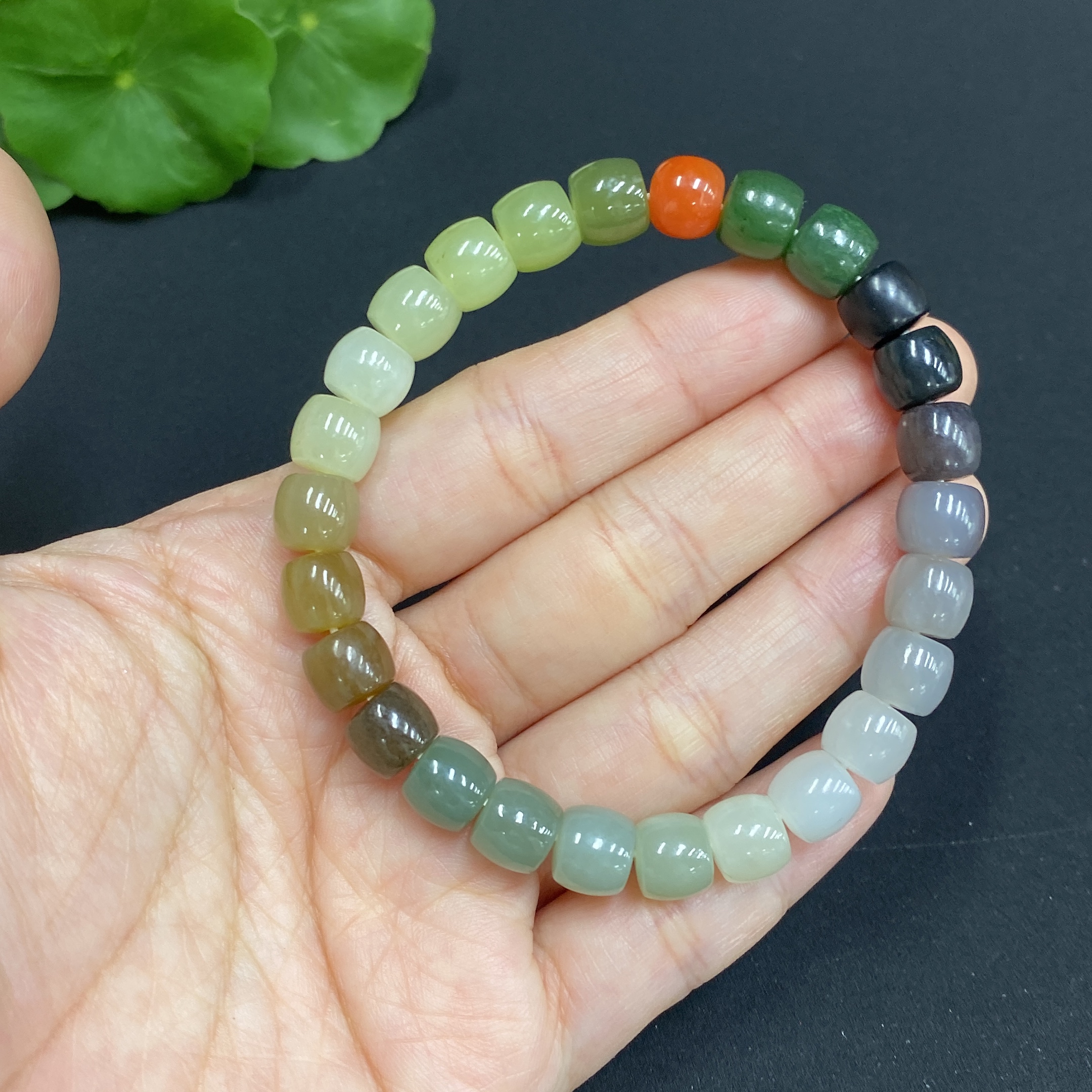 H34985428 Hetian Jade Bracelet, approx. 7.7mm, total weight approxxi. 21进程中，配珠非和田玉