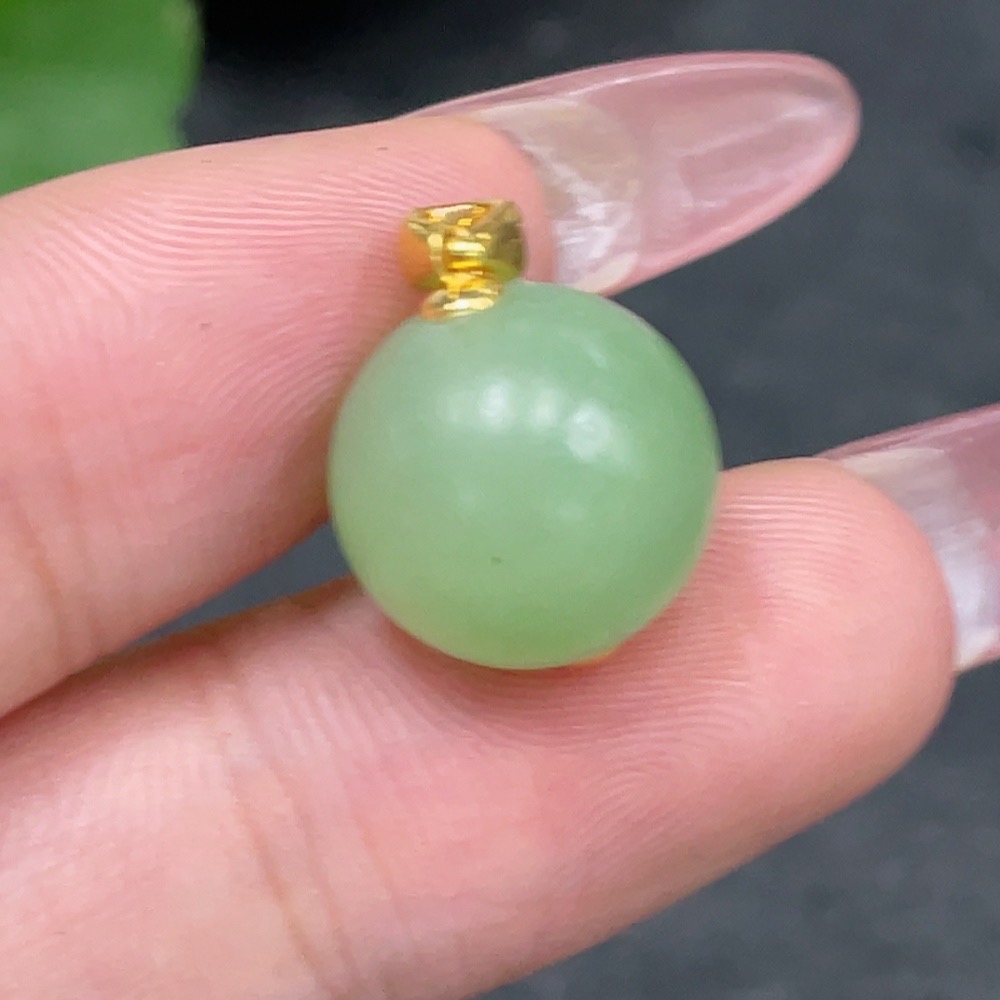 H34959331 Hetian Jade Bezel Pendant with Bead Inlay, Approx. 12mm, Suspected Gold-Plated, Total Weight Approx. 2.7g