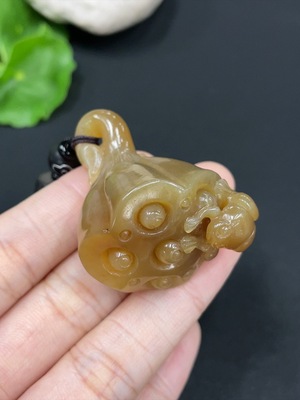 H29389370 Hetian Jade Pendant Lotus Seedpod