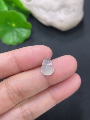 F46551423 翡翠镶嵌件葫芦 货品总约重0.36g