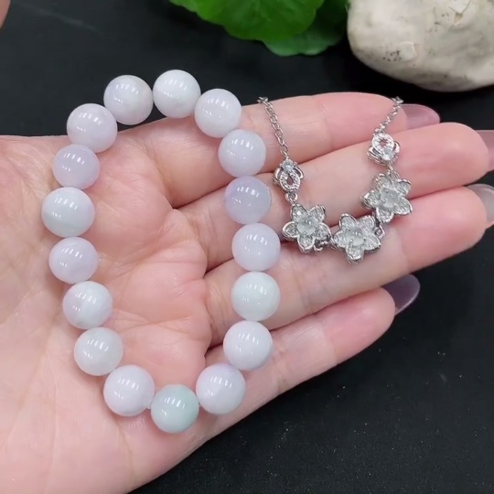 F34982045 Jadeite Bracelet + Necklace Sell as a Lot (Non-Gold Inlaid)