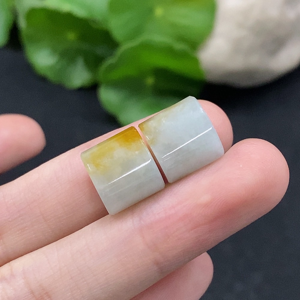 F34055971 Jadeite Road-Road-Pass Pendant, the color origin of the yellow part is undetermined