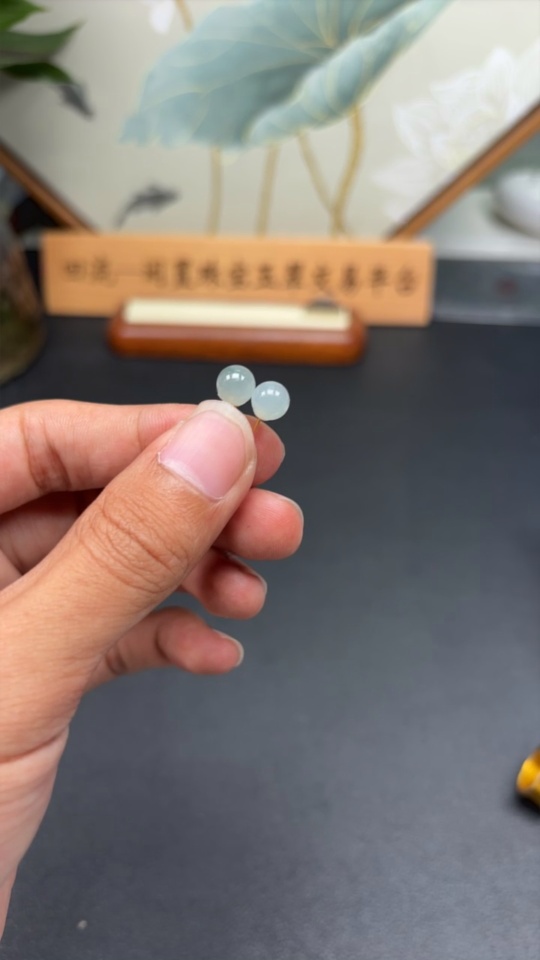 F35116405 Jadeite Earrings with 18k Gold, Total Weight Approximately 1.25g