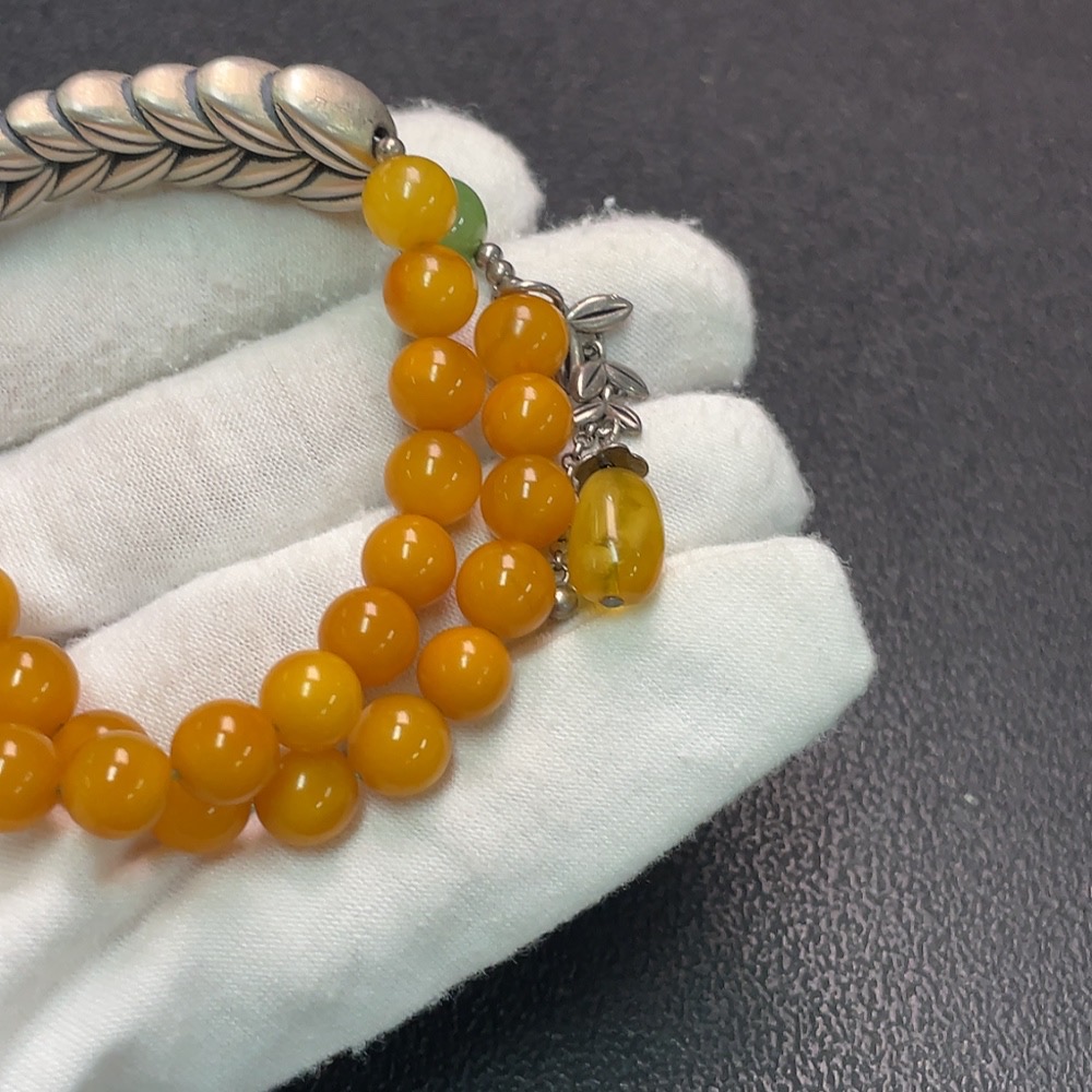 C34038702 Amber Beeswax Bracelet Non-Gold with Hetian Jade, Total Weight Approx. 14.42g, Size About 7.7mm