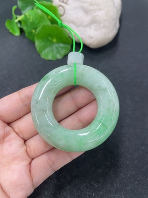 F45470953 翡翠挂件平安环 货品总约重52.14g