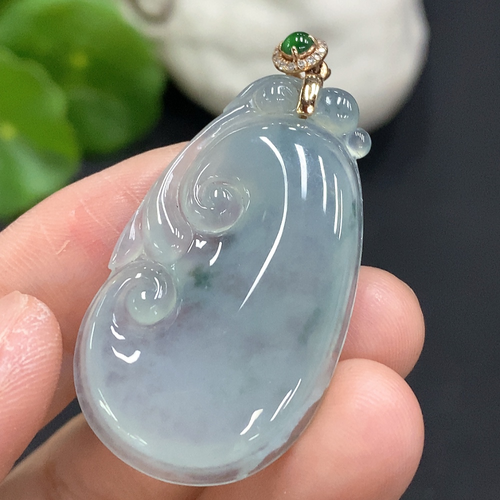 F32701987 Jadeite Ruyi Pendant with 18K Gold Bail Total Weight Approx. 6.7g (Diamond Accent)(Cracked)