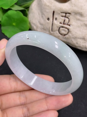 F43195002 翡翠正圈手镯 货品总重约54.4g  圈口59