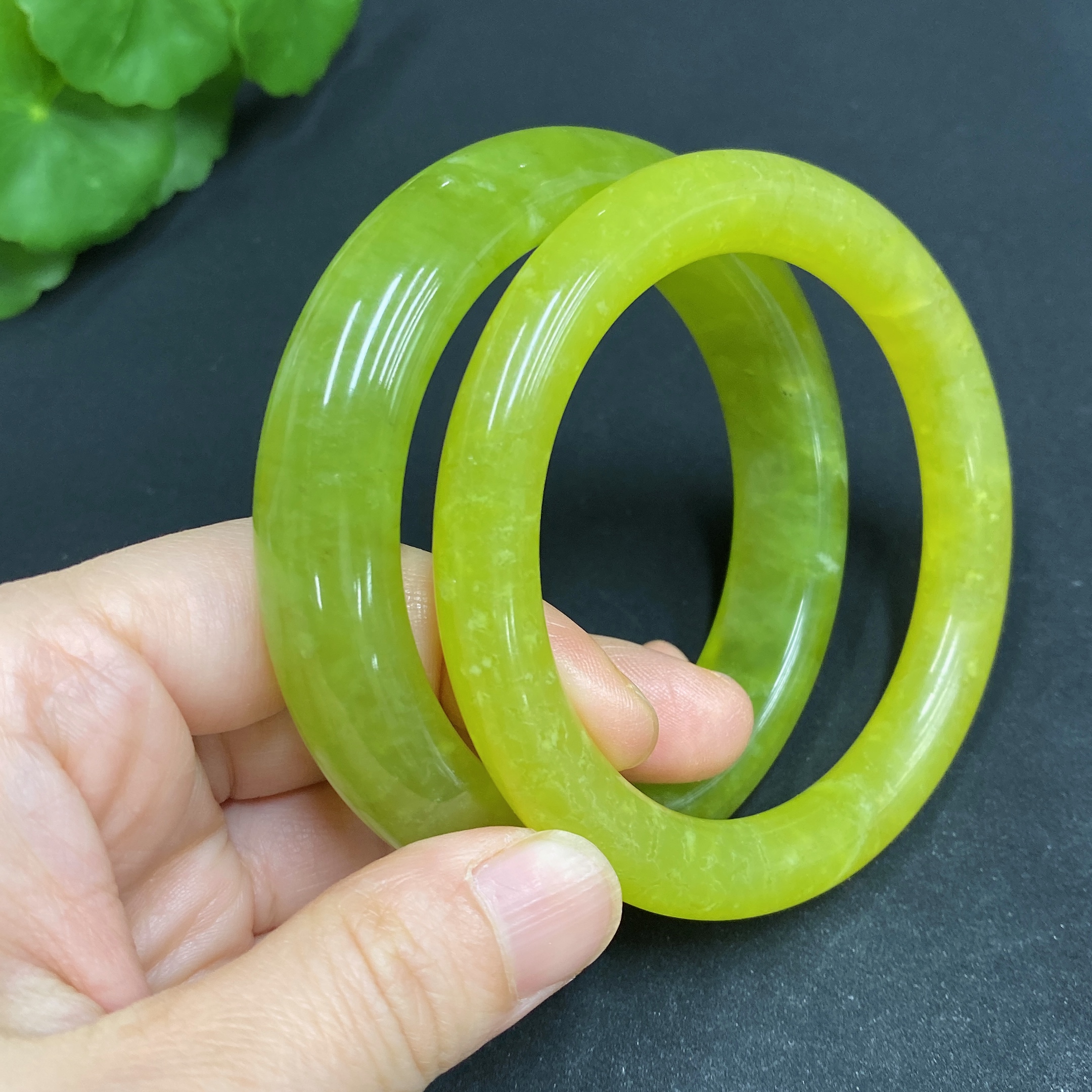 H30465697 Xiuyu (Serpentine Jade) Regular/Round Bangle