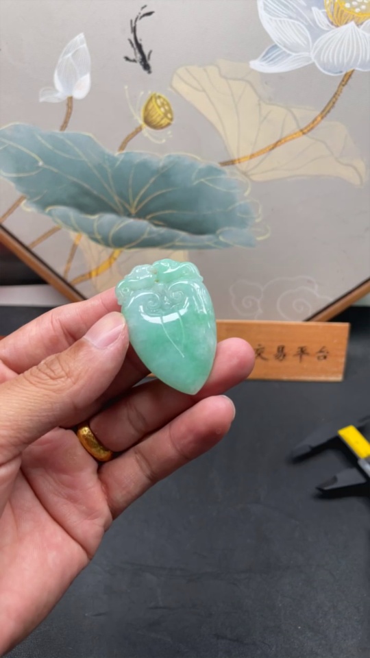F30530109 Jadeite Peach Pendant