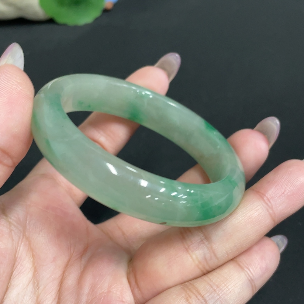 H34972622 African Emerald (Dulong Jade) Round Bracelet