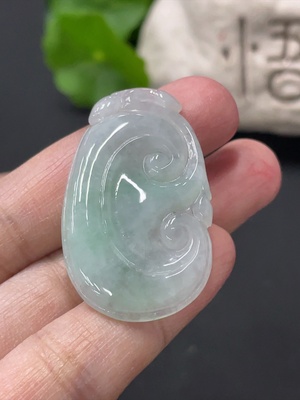 F35109049 翡翠如意挂件 货品总重约7.35g