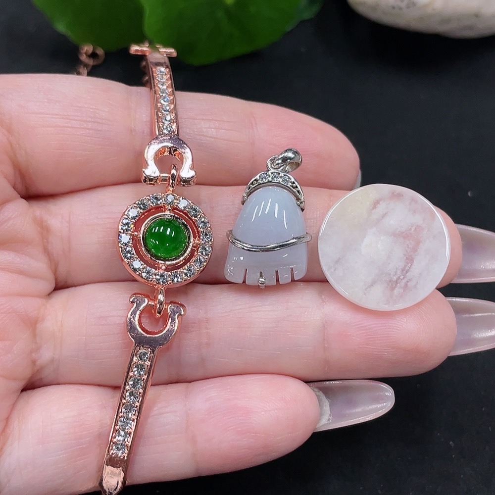 F35081930 Jadeite Pendant + Bracelet Sell as a Lot (Non-Gold Inlaid)