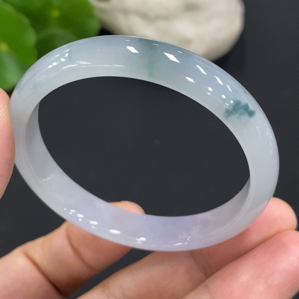 F31684588 Jadeite regular bangle, size 46, total weight approximately 20.3g