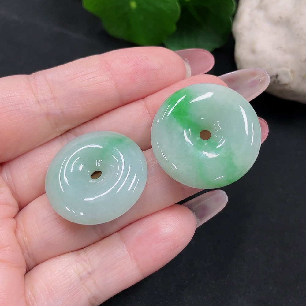 F34032530 Jadeite Peace Knob Pendant Sell as a Lot