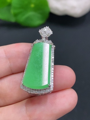 F33904548 Jadeite Plain Pendant with 18K Gold and Diamond Accents Total Weight Approx. 5.1g