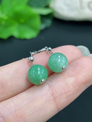 F41938250 翡翠耳饰 耳钩18k 串绳含金量48% 其余含金量69% 货品总重约1.96g